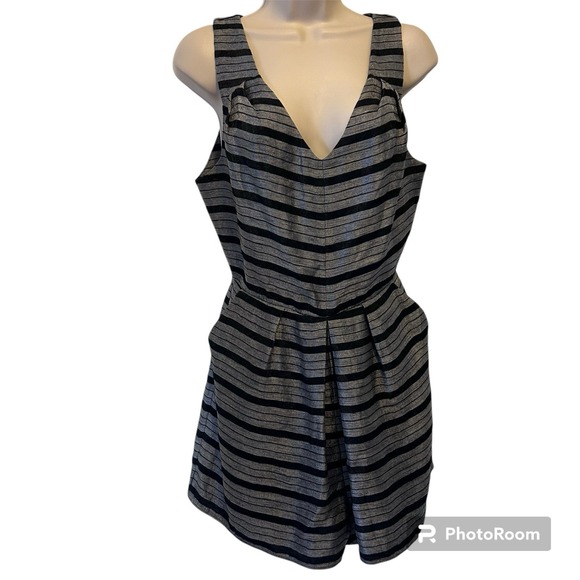 BCBGeneration Women's Silver & Black Striped Romper Zipper Buttons Lined Size‎ 6 - Picture 1 of 11